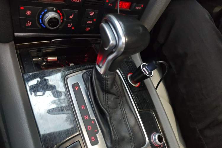 Used Audi Q7 2013 35 TFSI Ambition Edition Gear Lever