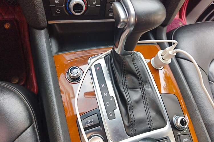 Used Audi Q7  Gear Lever