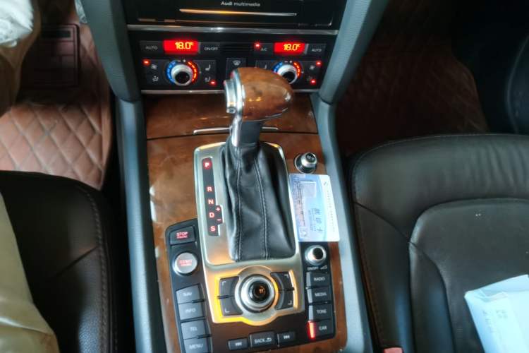 Used Audi Q7 2013 35 TFSI Comfort Model Gear Lever