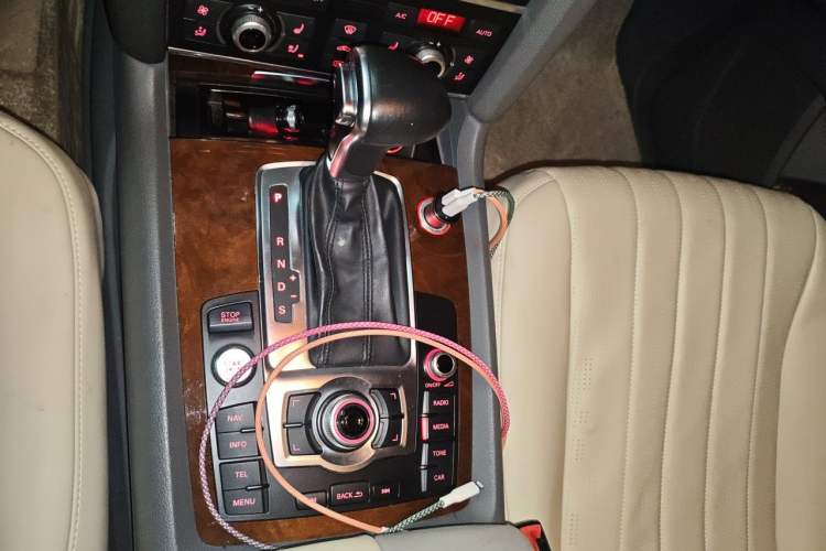 Used Audi Q7 2013 35 TFSI Ambition Edition Gear Lever