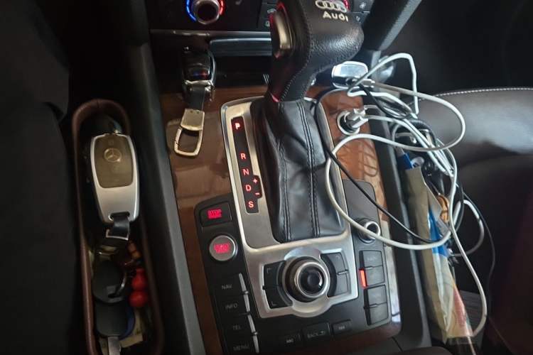 Used Audi Q7  Gear Lever