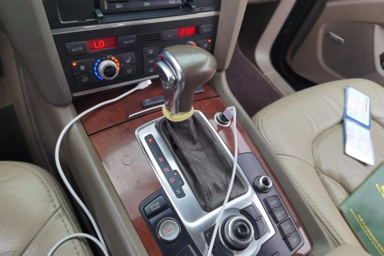 Used Audi Q7 2013 35 TFSI Ambition Edition Gear Lever