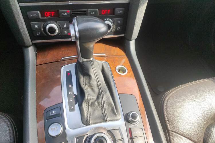 Used Audi Q7 2013 35 TFSI Ambition Edition Gear Lever