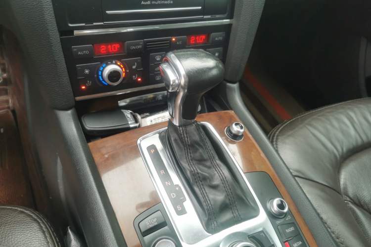 Used Audi Q7 2013 35 TFSI Ambition Edition Gear Lever