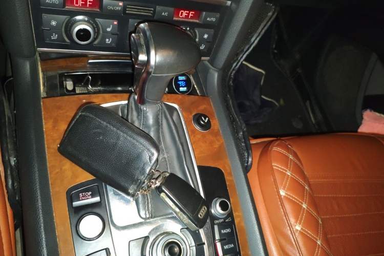 Used Audi Q7 2013 35 TFSI Ambition Edition Gear Lever