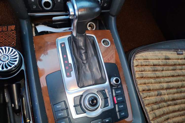 Used Audi Q7  Gear Lever