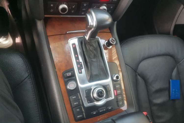 Used Audi Q7 2013 35 TFSI Ambition Edition Gear Lever