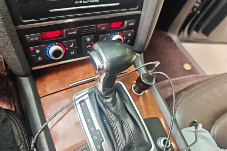 Used Audi Q7 2013 35 TFSI Ambition Edition Gear Lever