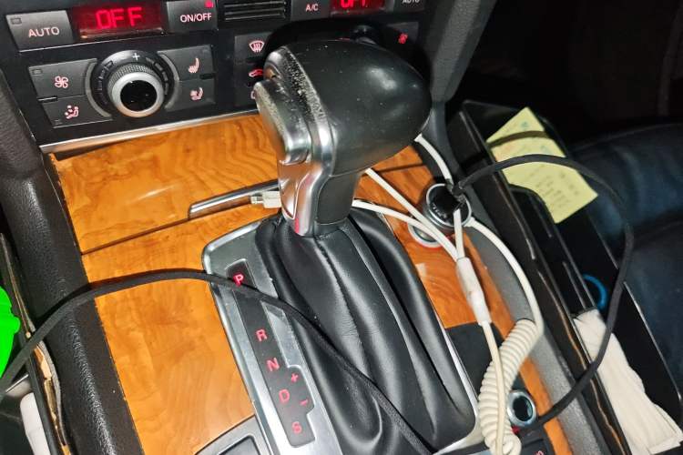 Used Audi Q7 2013 35 TFSI Ambition Edition Gear Lever