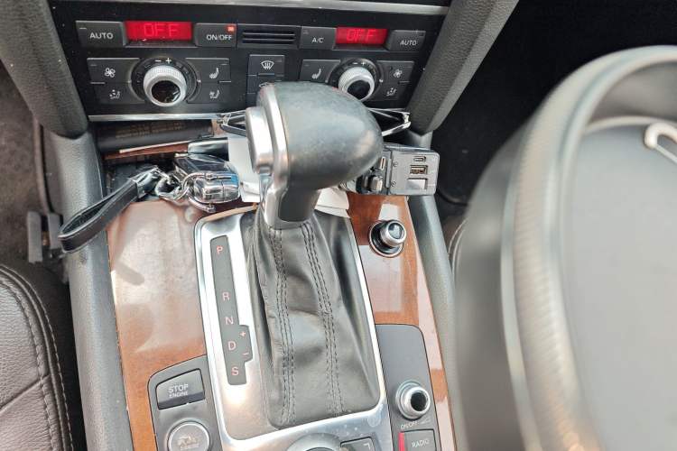 Used Audi Q7 2013 35 TFSI Ambition Edition Gear Lever