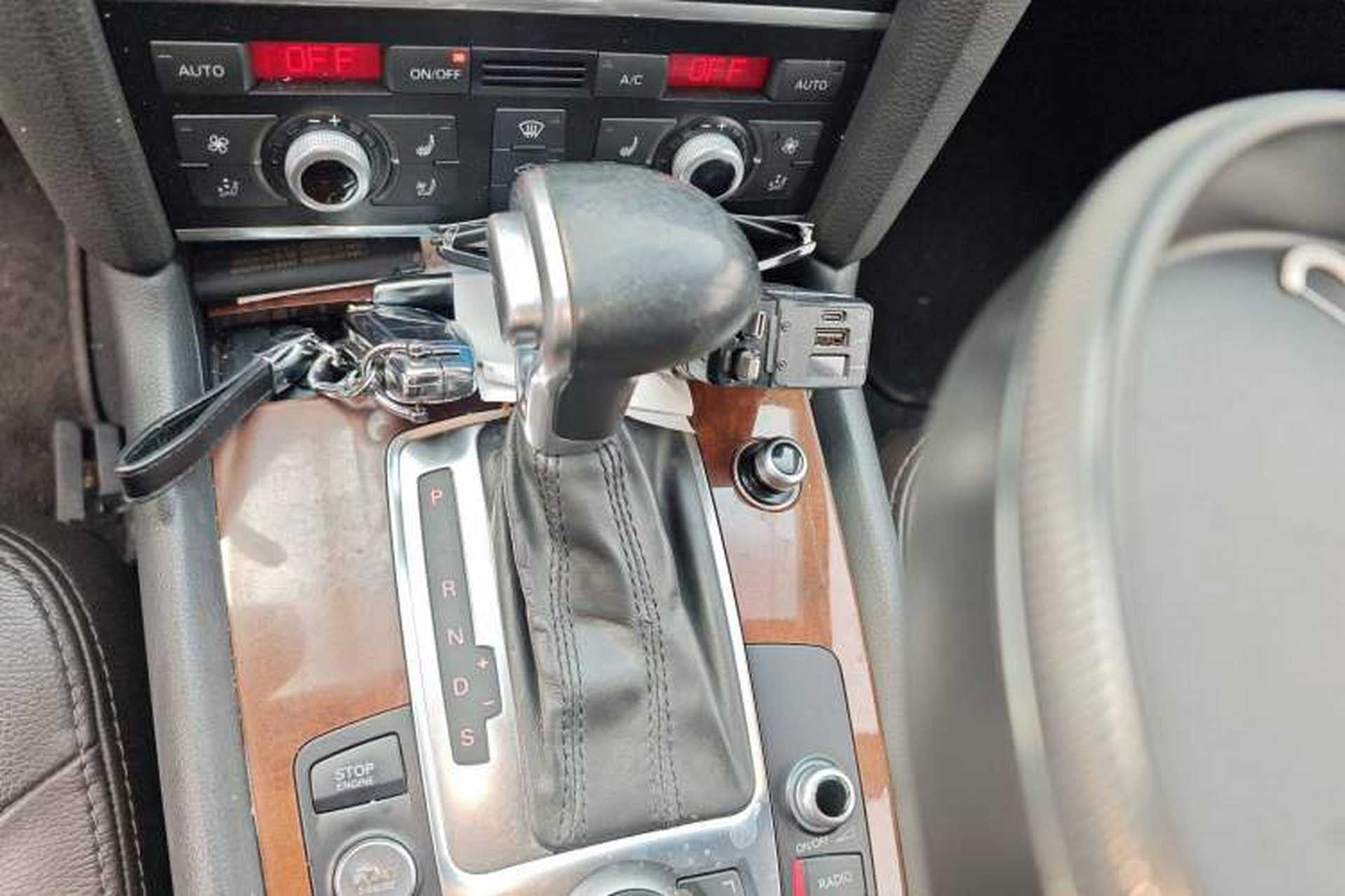 Used Audi Q7 2013 35 TFSI Ambition Edition Gear Lever