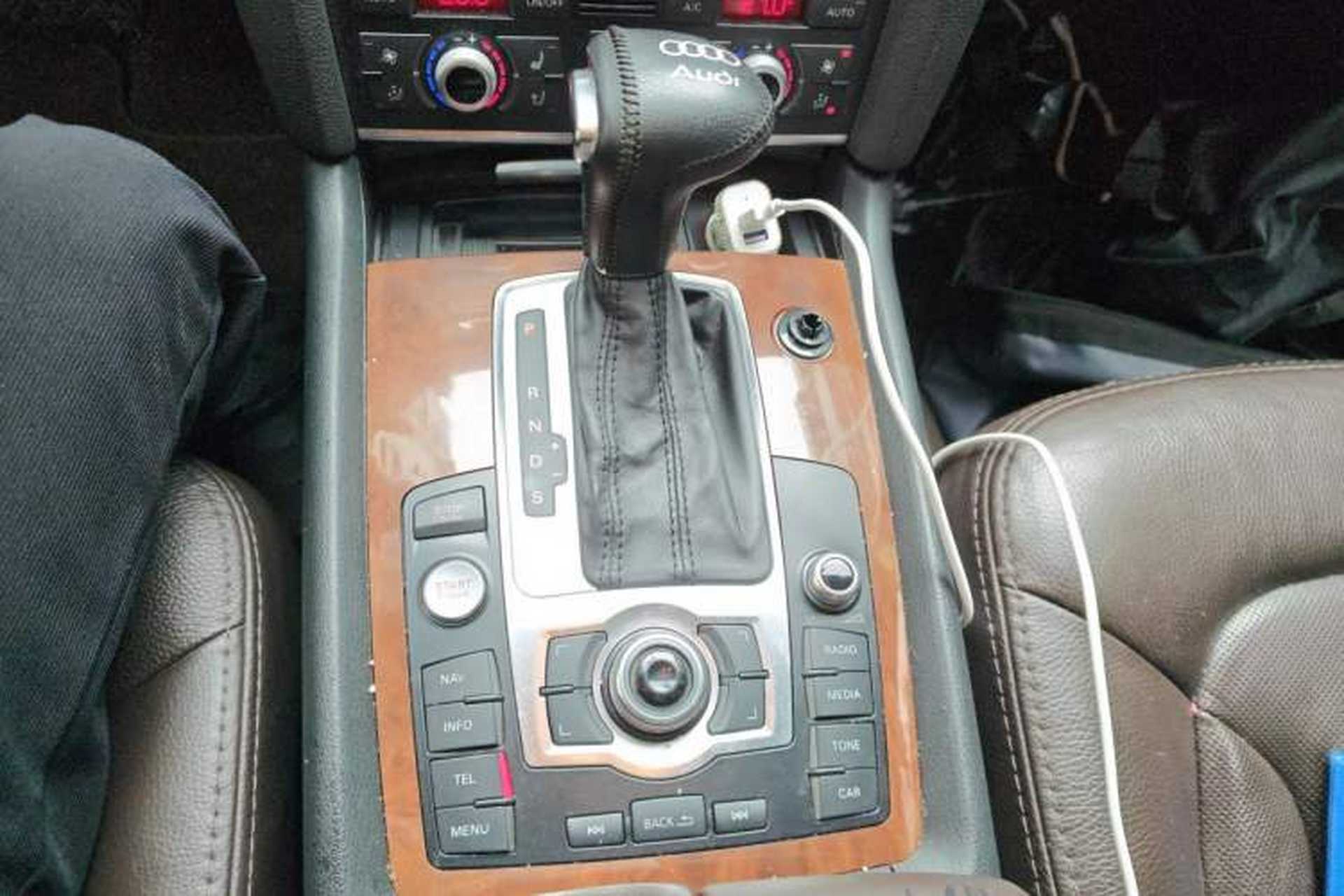 Used Audi Q7 2013 35 TFSI Ambition Edition Gear Lever