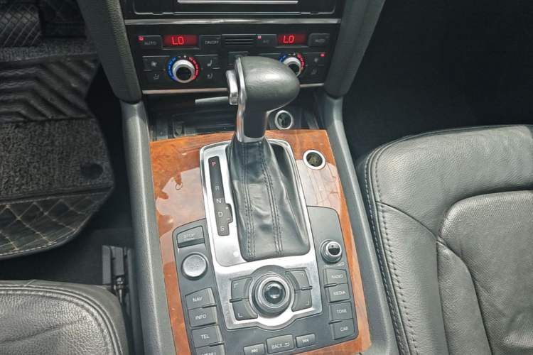 Used Audi Q7 2013 35 TFSI Ambition Edition Gear Lever