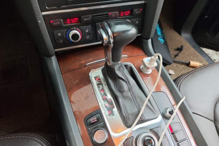 Used Audi Q7 2013 35 TFSI Ambition Edition Gear Lever