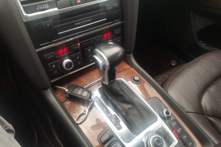 Used Audi Q7 2013 35 TFSI Ambition Edition Gear Lever