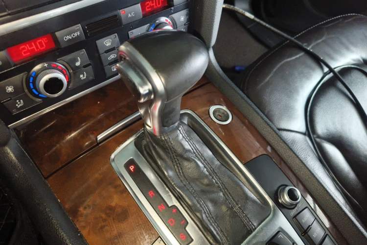 Used Audi Q7 2013 35 TDI Leading Model Gear Lever