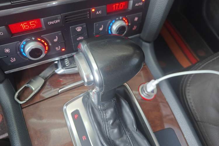 Used Audi Q7 2013 35 TFSI Ambition Edition Gear Lever