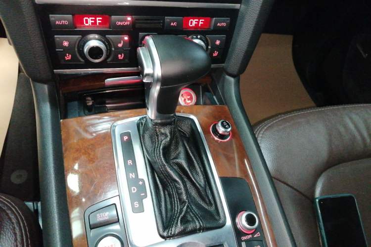 Used Audi Q7 2013 35 TDI Leading Model Gear Lever