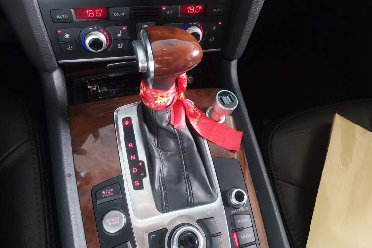 Used Audi Q7 2013 35 TFSI Comfort Model Gear Lever