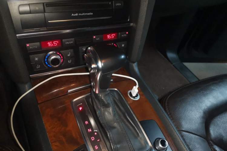 Used Audi Q7  Gear Lever