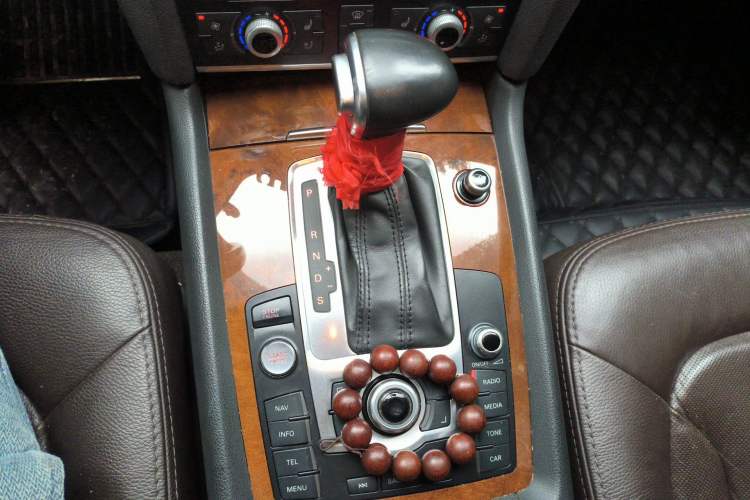 Used Audi Q7 2013 35 TFSI Ambition Edition Gear Lever