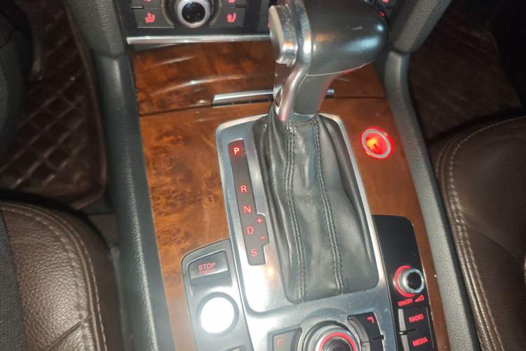 Used Audi Q7 2013 40 TFSI Technology Edition Gear Lever