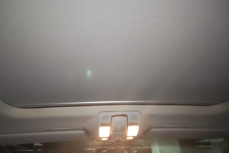 Used Audi Q7 2013 35 TFSI Comfort Model Headliner