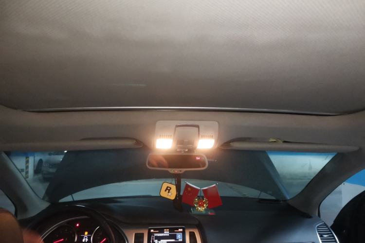 Used Audi Q7  Headliner
