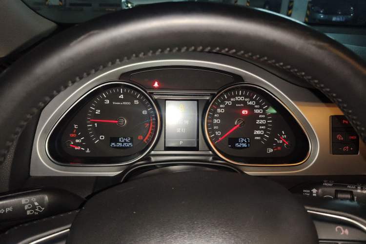 Used Audi Q7 2013 35 TFSI Technology Edition Instrument Cluster