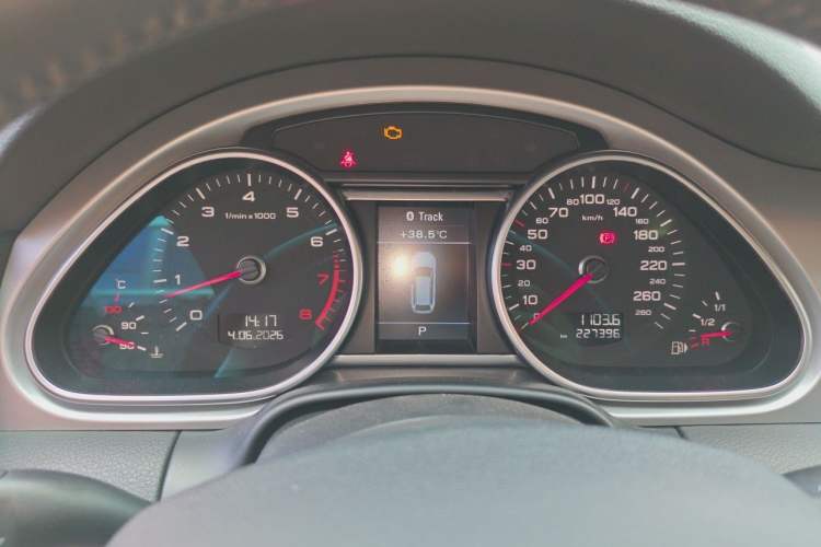 Used Audi Q7 2013 35 TFSI Technology Edition Instrument Cluster
