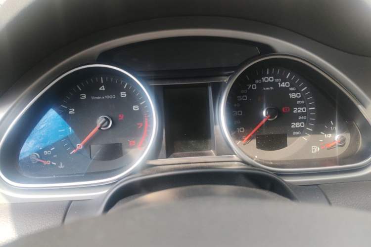 Used Audi Q7 2013 35 TFSI Technology Edition Instrument Cluster