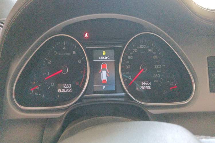 Used Audi Q7 2013 35 TFSI Exclusive Edition Instrument Cluster