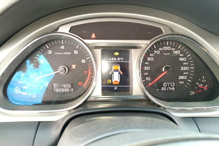Used Audi Q7 2013 35 TFSI Ambition Edition Instrument Cluster