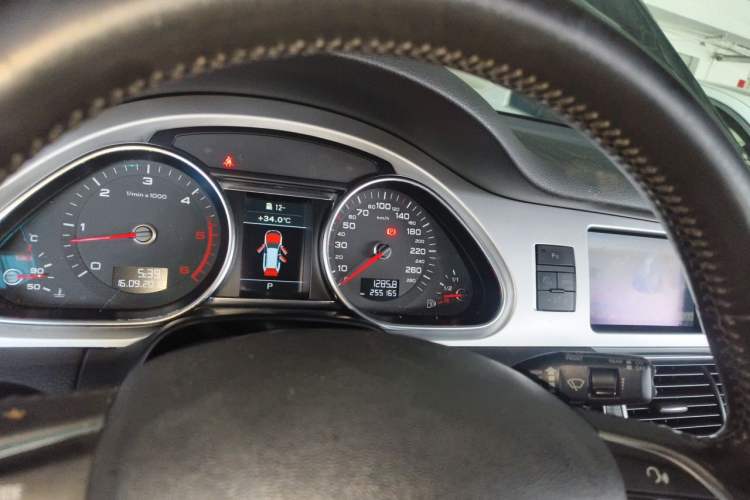 Used Audi Q7 2013 35 TDI Leading Model Instrument Cluster