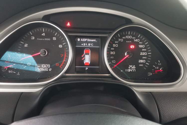 Used Audi Q7 2013 35 TFSI Comfort Model Instrument Cluster