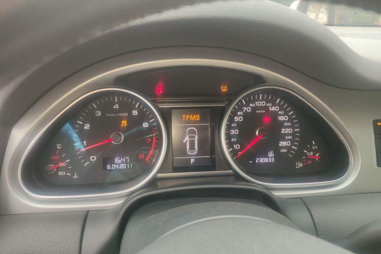 Used Audi Q7 2013 35 TFSI Comfort Model Instrument Cluster