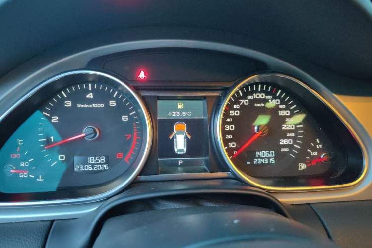 Used Audi Q7 2013 35 TFSI Ambition Edition Instrument Cluster