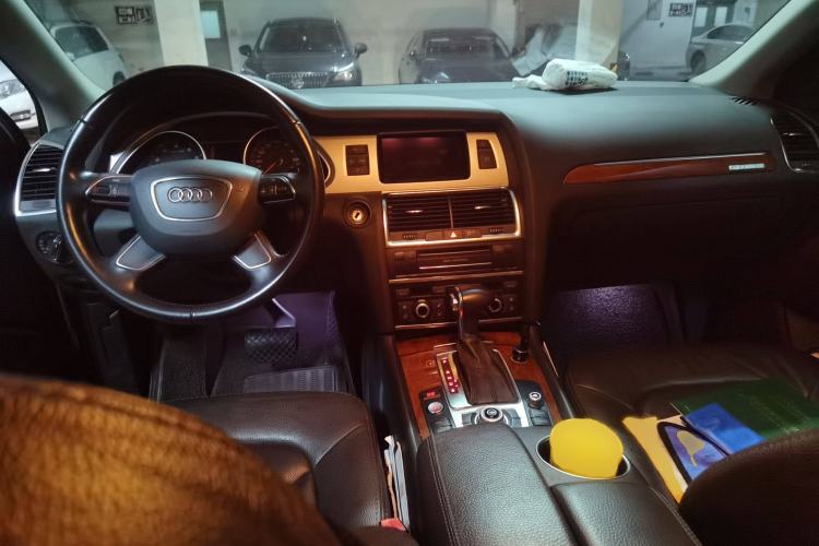Used Audi Q7 2013 35 TFSI Ambition Edition Interior 2