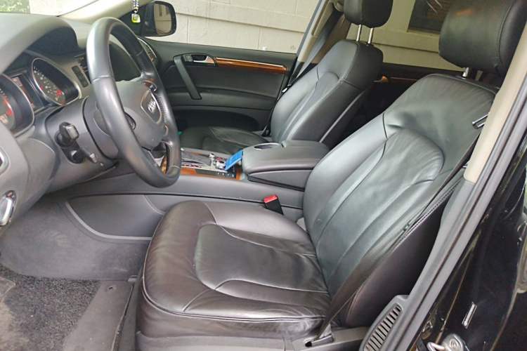 Used Audi Q7 2013 35 TFSI Ambition Edition Left Front Seat