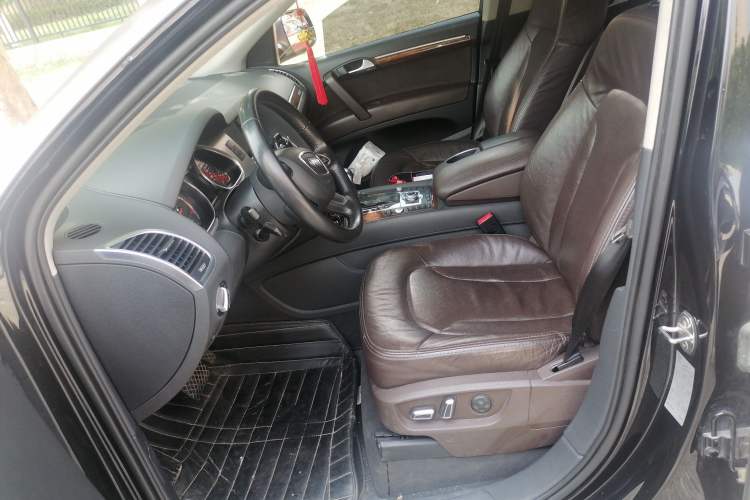 Used Audi Q7  Left Front Seat