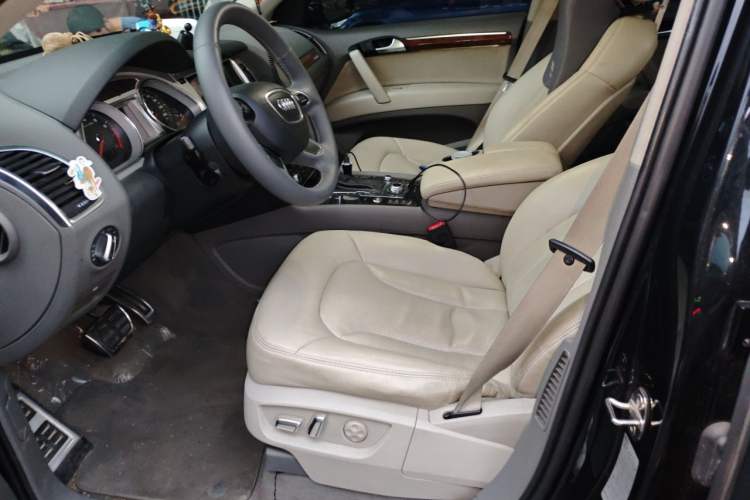 Used Audi Q7 2013 35 TFSI Ambition Edition Left Front Seat