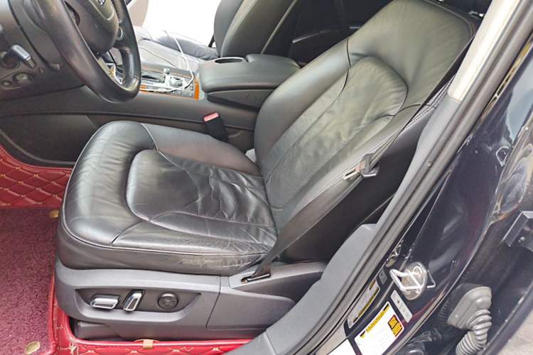 Used Audi Q7  Left Front Seat