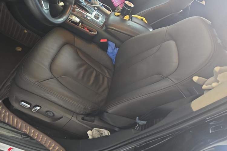 Used Audi Q7  Left Front Seat