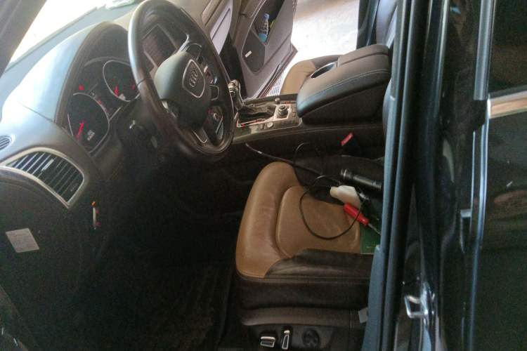 Used Audi Q7 2013 35 TFSI Exclusive Edition Left Front Seat