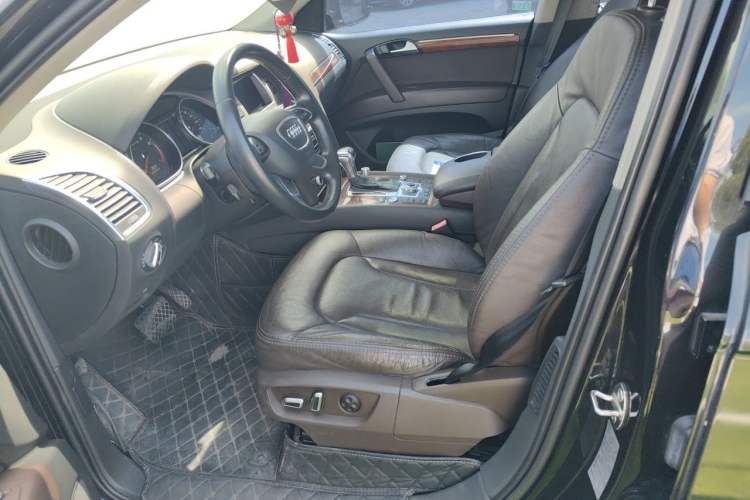 Used Audi Q7 2013 35 TFSI Ambition Edition Left Front Seat