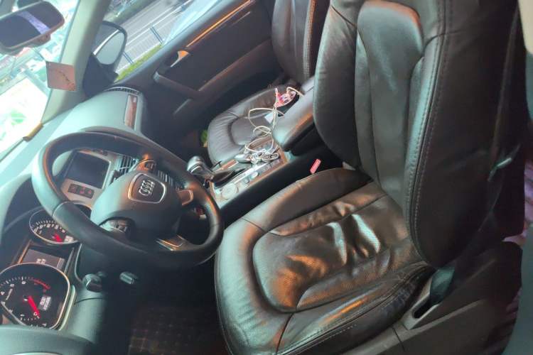 Used Audi Q7 2013 35 TFSI Ambition Edition Left Front Seat