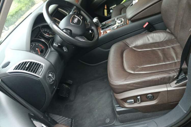 Used Audi Q7 2013 35 TFSI Technology Edition Left Front Seat