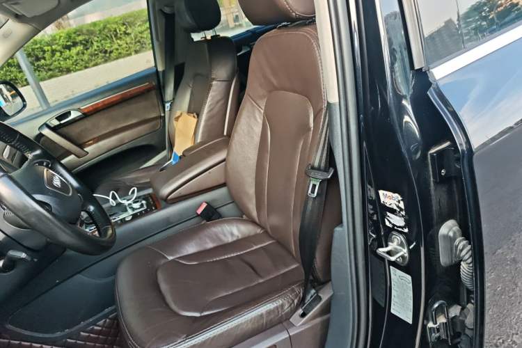 Used Audi Q7 2013 35 TFSI Exclusive Edition Left Front Seat