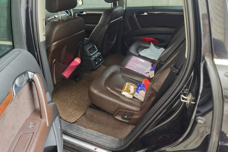 Used Audi Q7 2013 35 TDI Exclusive Edition Left Rear Seat