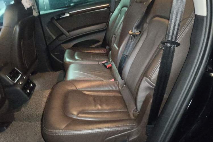 Used Audi Q7 2013 35 TFSI Technology Edition Left Rear Seat